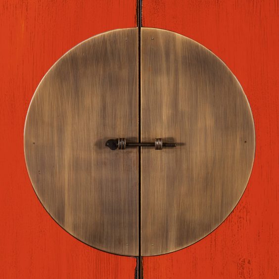 Koperen plaat van Chinese Bruidskast Oranje met afmetingen 1.75 hoog 1.05 breed 0.55 diep en zijdeglans lak